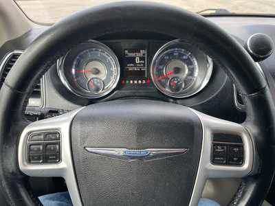 2015 Chrysler Town & Country, $7544. Photo 6