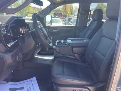 2025 Chevrolet 2500 Crew Cab, $66270. Photo 4