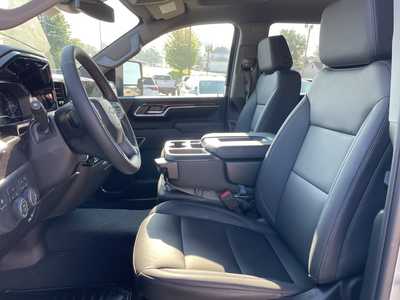 2025 Chevrolet 3500 Crew Cab, $. Photo 3
