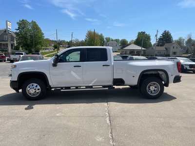 2025 Chevrolet 3500 Crew Cab, $. Photo 2