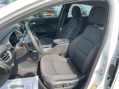 2023 Chevrolet Malibu, $19978. Photo 3