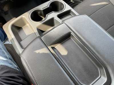 2022 Chevrolet 3500 Crew Cab, $45826. Photo 9