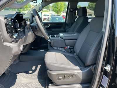 2025 Chevrolet 3500 Crew Cab, $65195. Photo 4