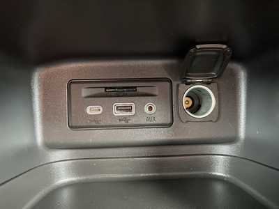 2022 Chevrolet Equinox, $20633. Photo 10