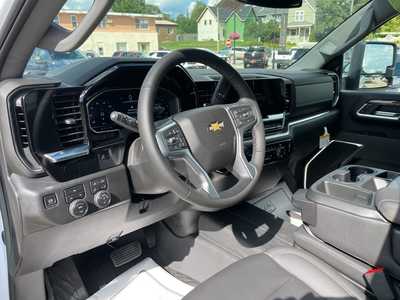 2025 Chevrolet 3500 Crew Cab, $67275. Photo 4
