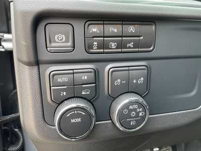 2025 Chevrolet Suburban, $86715. Photo 6