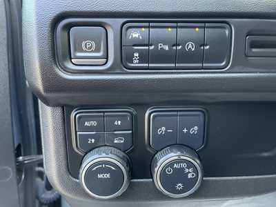 2023 Chevrolet Suburban, $62245. Photo 7