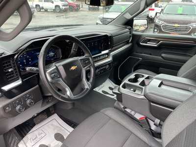 2024 Chevrolet 1500 Crew Cab, $39906. Photo 4