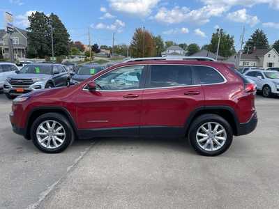 2017 Jeep Cherokee, $9588. Photo 2