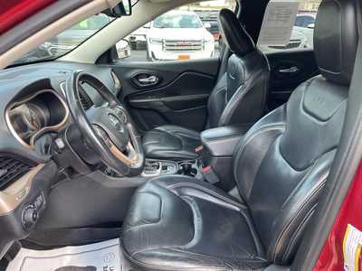 2017 Jeep Cherokee, $9588. Photo 3