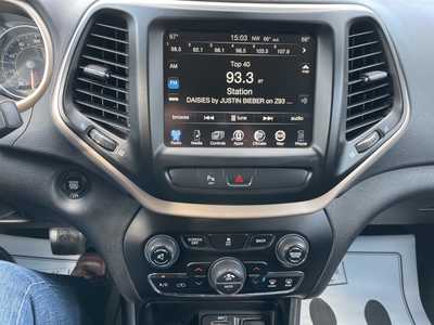 2017 Jeep Cherokee, $9588. Photo 7