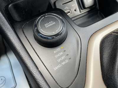 2017 Jeep Cherokee, $9588. Photo 9