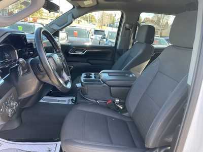 2024 Chevrolet 1500 Crew Cab, $38820. Photo 3