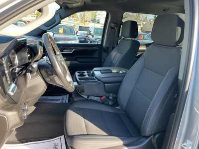 2024 Chevrolet 1500 Crew Cab, $38596. Photo 3