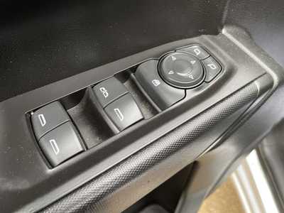 2021 Chevrolet 1500 Crew Cab, $28860. Photo 4