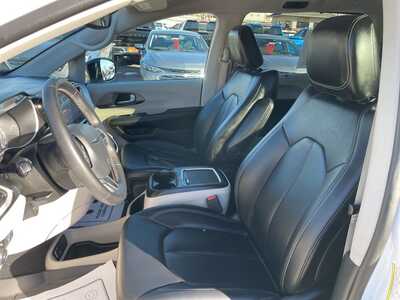 2024 Chrysler Pacifica, $28959. Photo 3