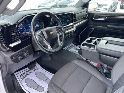 2025 Chevrolet 1500 Crew Cab, $44977. Photo 3