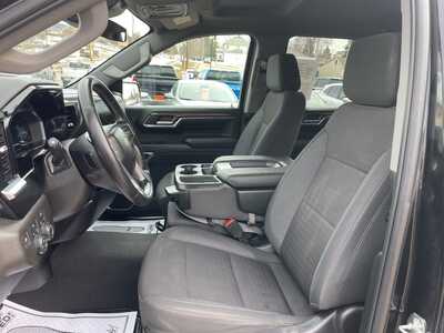 2024 Chevrolet 1500 Crew Cab, $39999. Photo 3