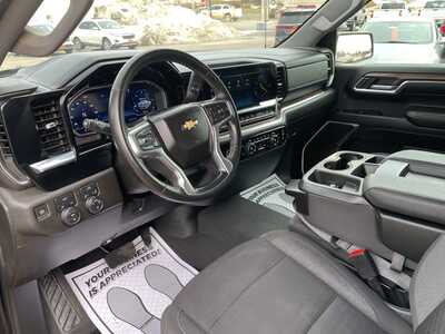 2024 Chevrolet 1500 Crew Cab, $39999. Photo 4