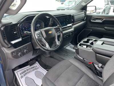 2024 Chevrolet 1500 Crew Cab, $37796. Photo 4