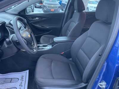 2023 Chevrolet Malibu, $17376. Photo 3