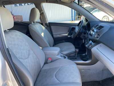 2009 Toyota RAV4, $5626. Photo 10