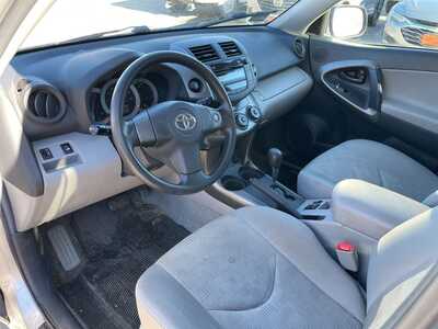 2009 Toyota RAV4, $5626. Photo 4