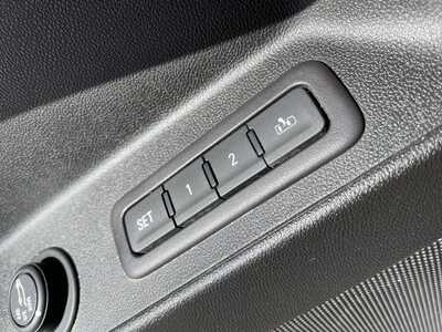 2018 Chevrolet Equinox, $13883. Photo 4