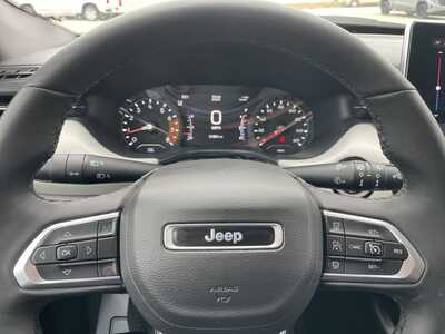 2025 Jeep Compass, $25179. Photo 5