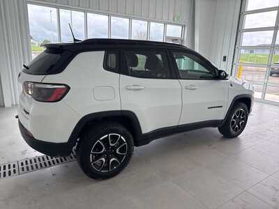 2025 Jeep Compass, $25979. Photo 4