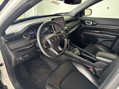 2025 Jeep Compass, $25979. Photo 7