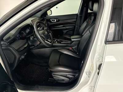 2025 Jeep Compass, $25979. Photo 8