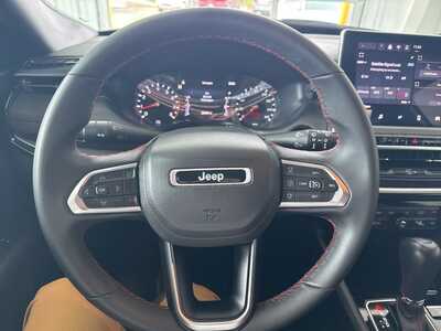 2025 Jeep Compass, $25979. Photo 9