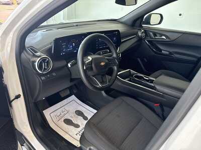 2025 Chevrolet Equinox, $26199. Photo 7