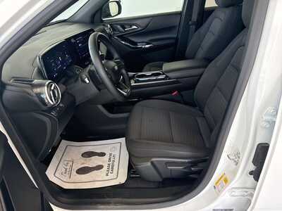 2025 Chevrolet Equinox, $26199. Photo 8