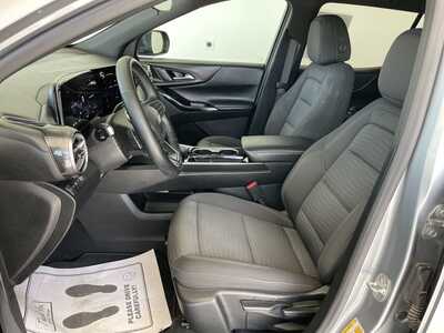 2025 Chevrolet Equinox, $29599. Photo 7