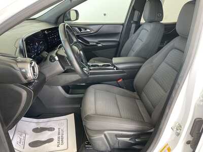 2025 Chevrolet Equinox, $28699. Photo 7