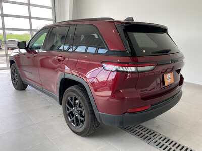 2025 Jeep Grand Cherokee, $35999. Photo 2