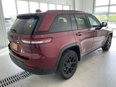2025 Jeep Grand Cherokee, $35999. Photo 5