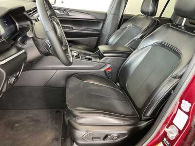 2025 Jeep Grand Cherokee, $35999. Photo 8