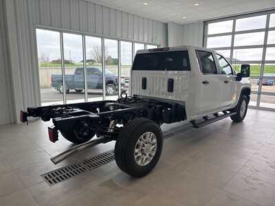 2026 Chevrolet 3500 Crew Cab, $57855. Photo 4