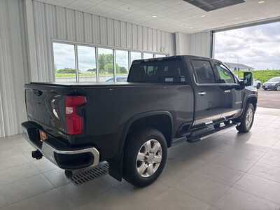 2022 Chevrolet 2500 Crew Cab, $52755. Photo 4
