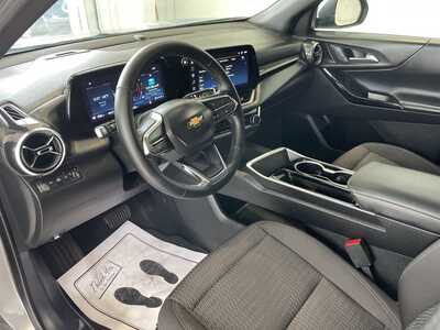 2025 Chevrolet Equinox, $29528. Photo 10