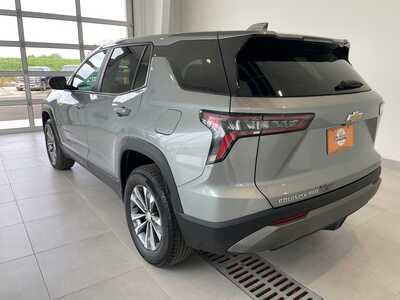 2025 Chevrolet Equinox, $29528. Photo 3