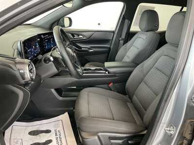 2025 Chevrolet Equinox, $29528. Photo 9