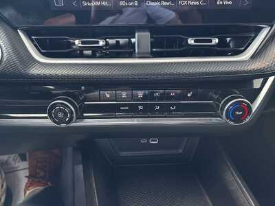 2025 Chevrolet Equinox, $28888. Photo 12