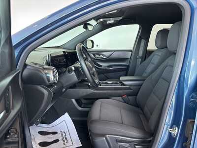 2025 Chevrolet Equinox, $28888. Photo 8