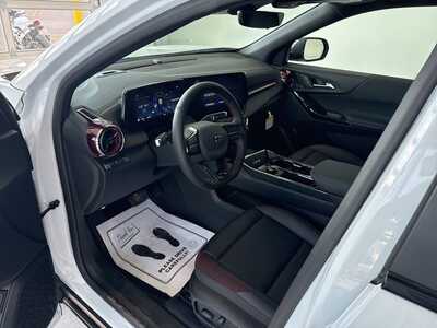 2026 Chevrolet Equinox, $40485. Photo 7
