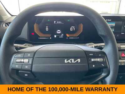 2025 Kia K4, $22304. Photo 12