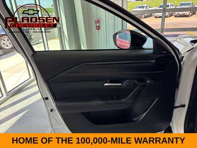 2025 Mazda CX-50, $33513. Photo 8